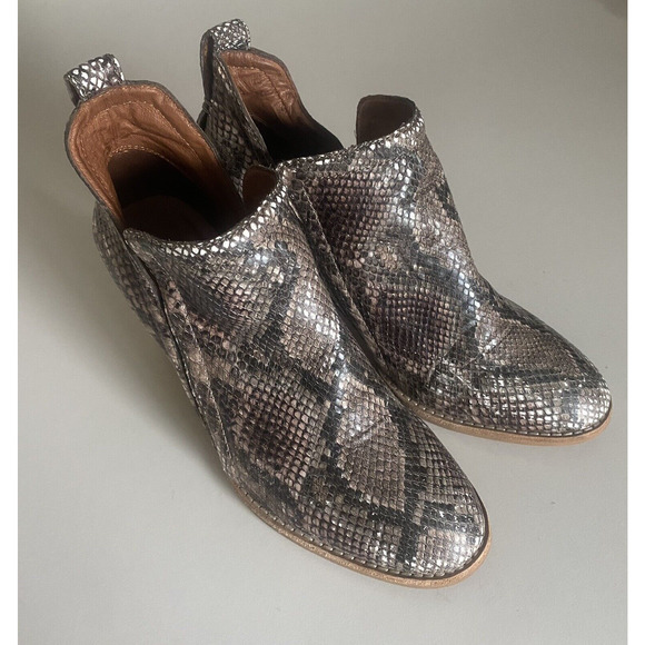 Jeffrey Campbell Rosalee Snake Leather Bootie Ankle Boot Round Toe Pytho… - Picture 2 of 8
